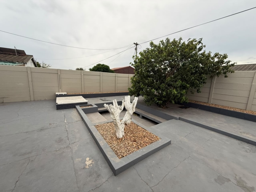 To Let 3 Bedroom Property for Rent in Bothasig Western Cape